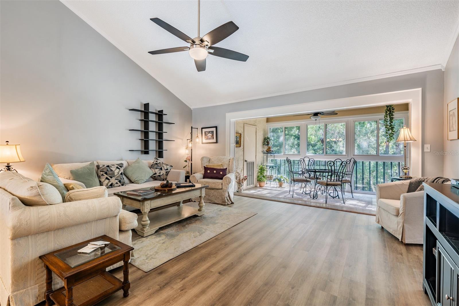 EL PASADO A CONDO - Residential