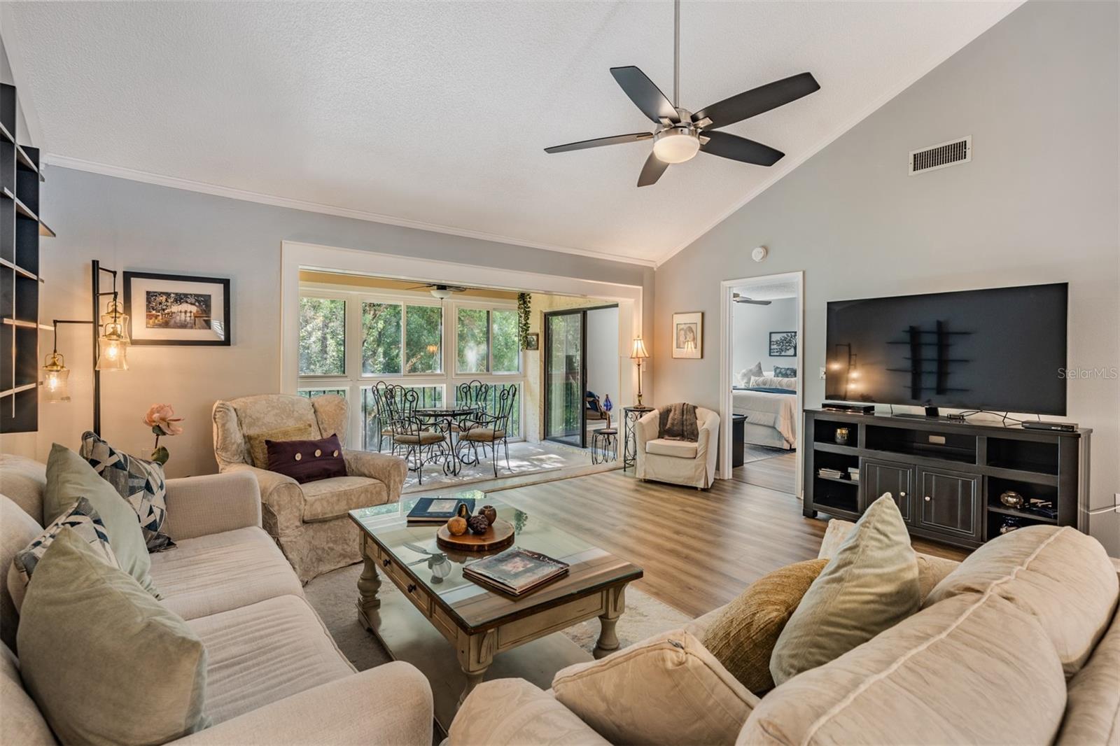 EL PASADO A CONDO - Residential