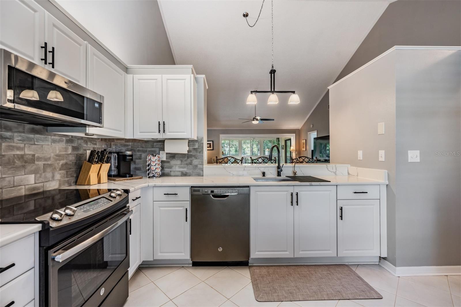 EL PASADO A CONDO - Residential