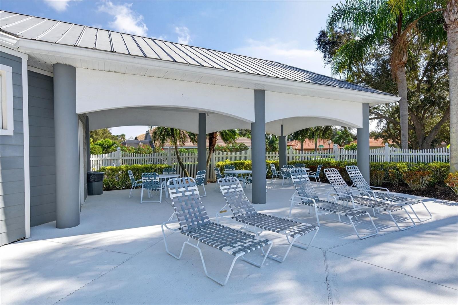 THE HAMPTONS - Residential