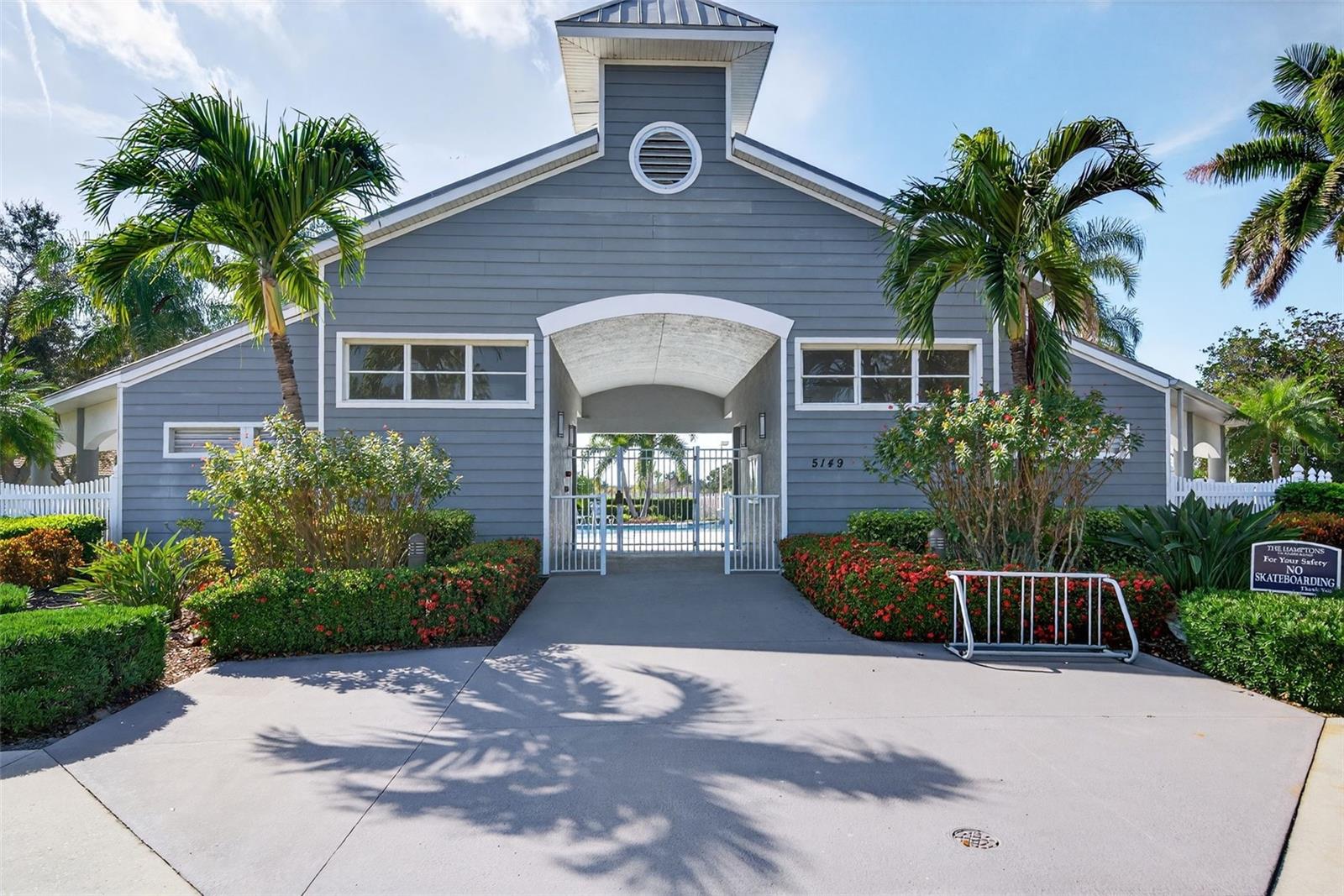 THE HAMPTONS - Residential