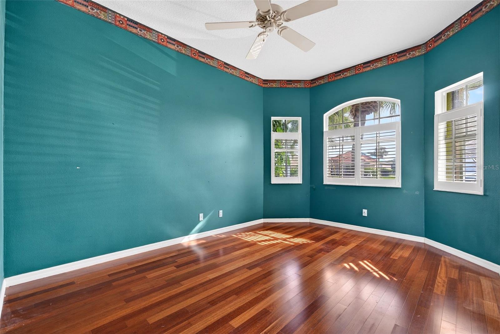 THE HAMPTONS - Residential