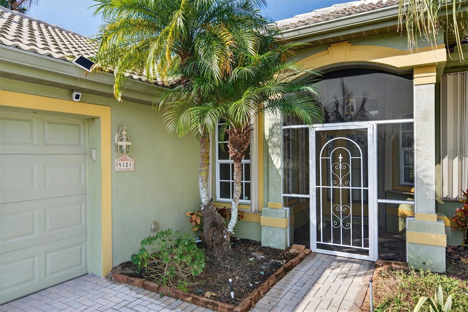 THE HAMPTONS - Residential