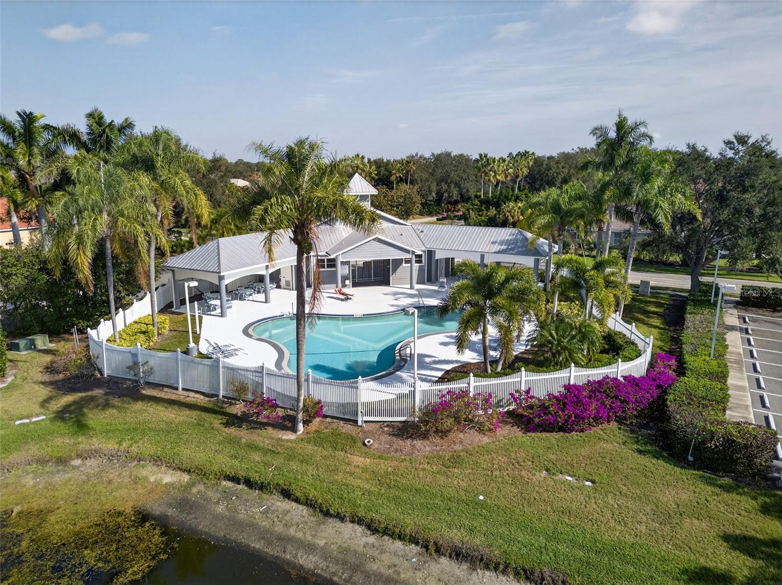 THE HAMPTONS - Residential