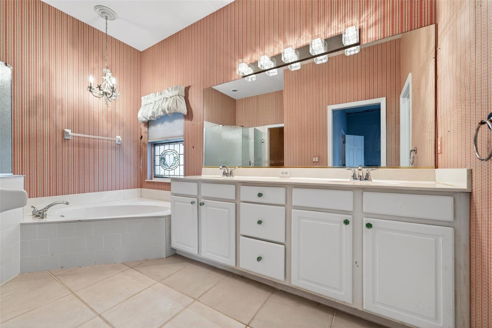 THE HAMPTONS - Residential