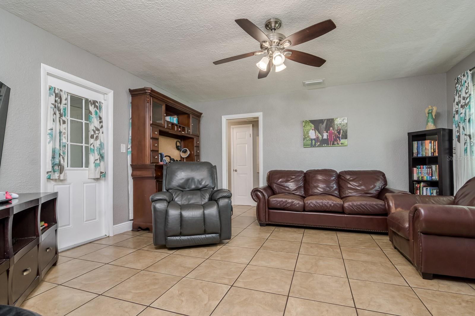 1403 W PRADERA AVENUE