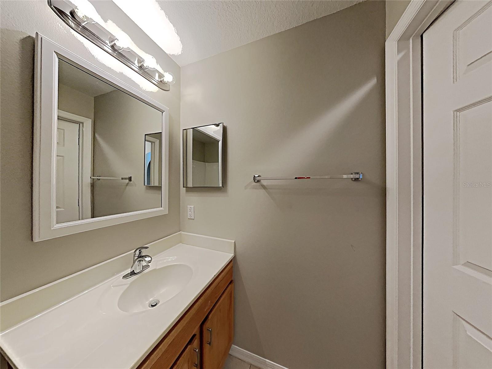 HOLLY HILL ESTATES - Residential Lease