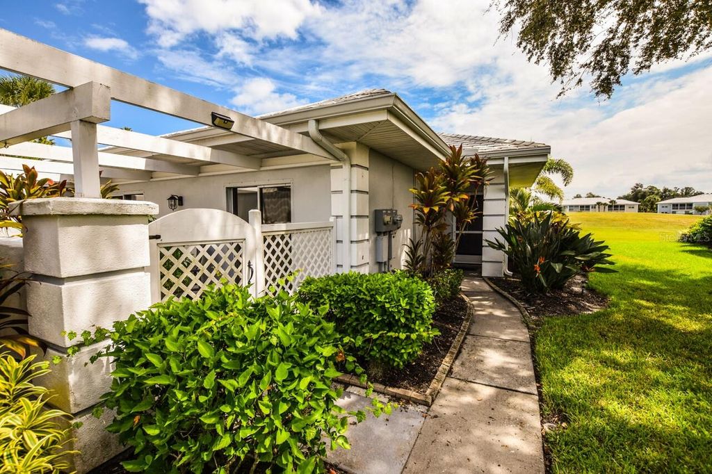 Photo of 208 Cerromar Way S #26, Venice, FL 34293 (MLS # N6140939)