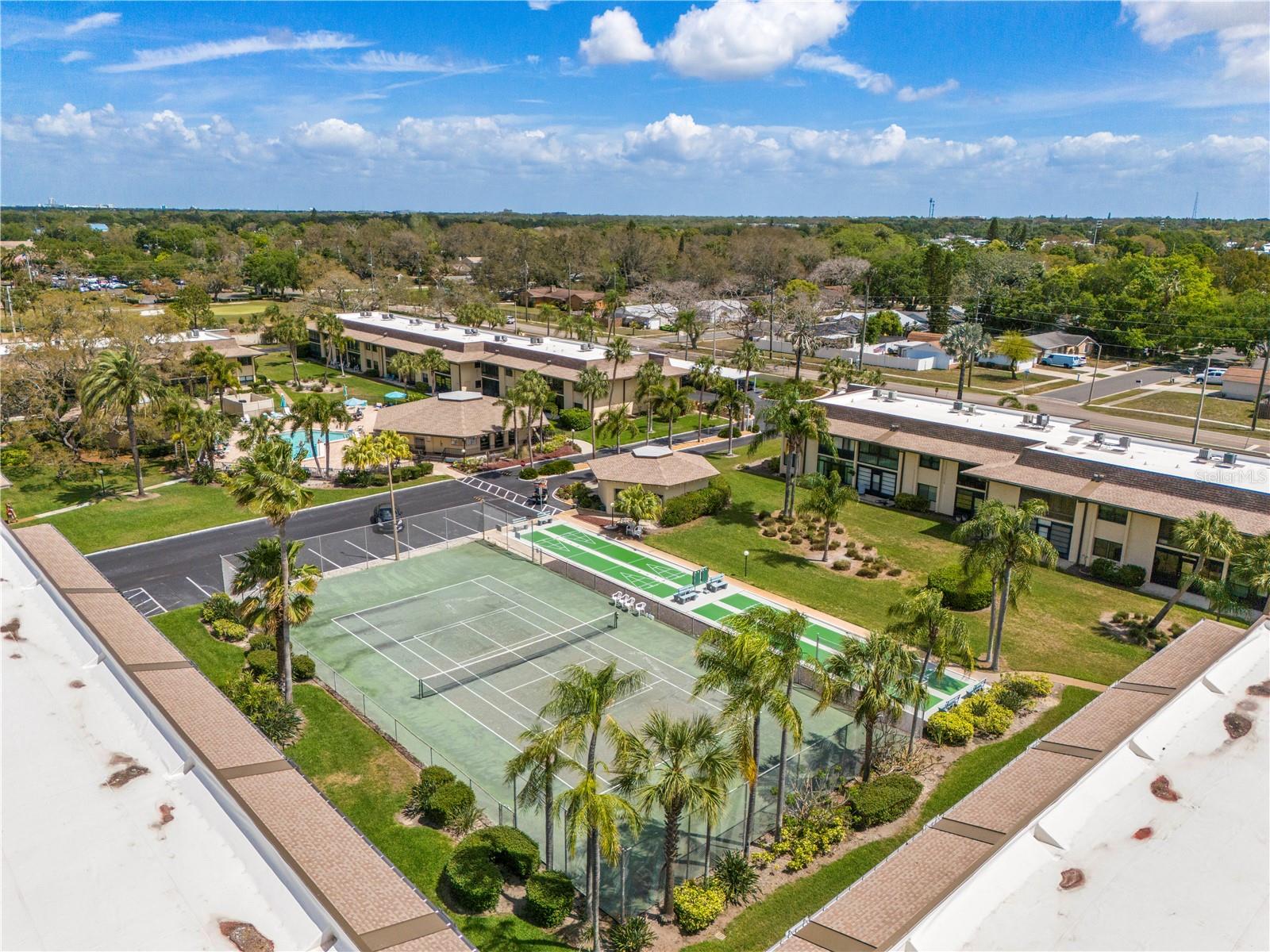 VILLAS DE GOLF CONDO - Residential