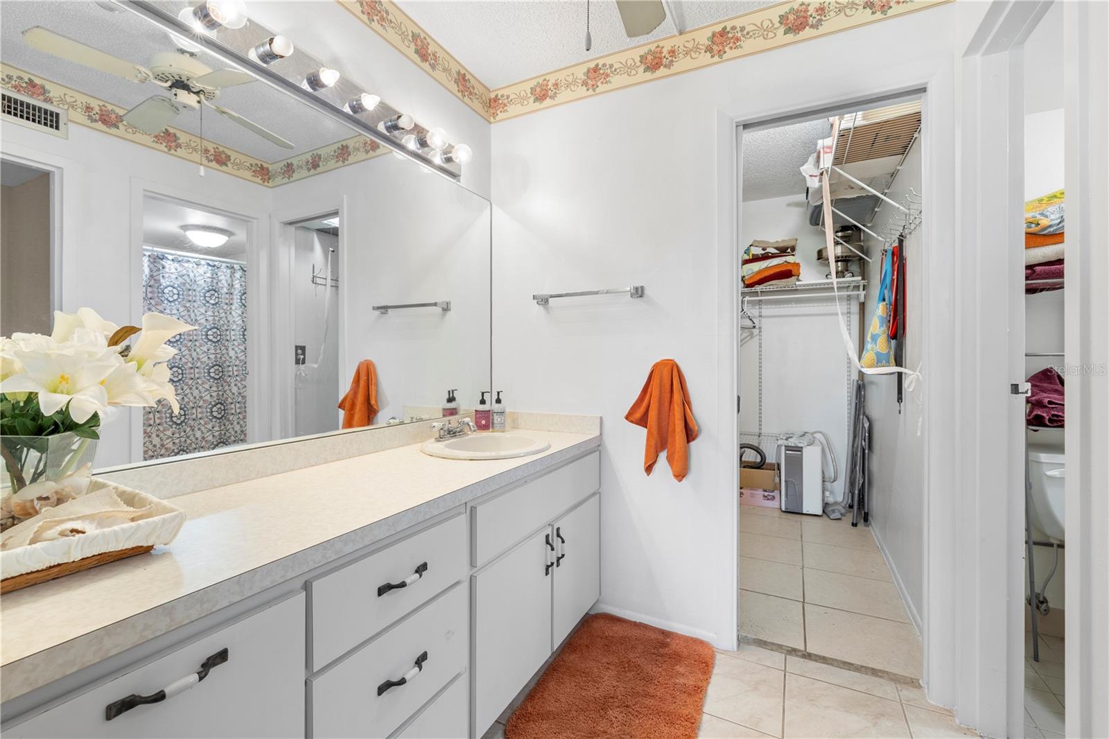 VILLAS DE GOLF CONDO - Residential