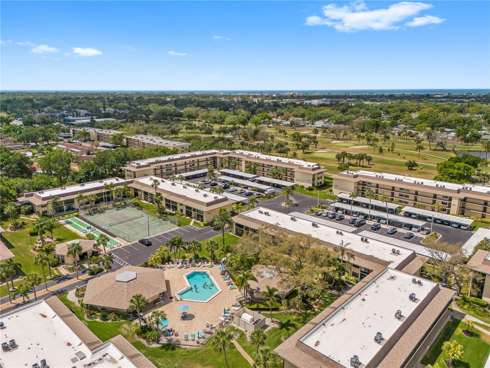 VILLAS DE GOLF CONDO - Residential