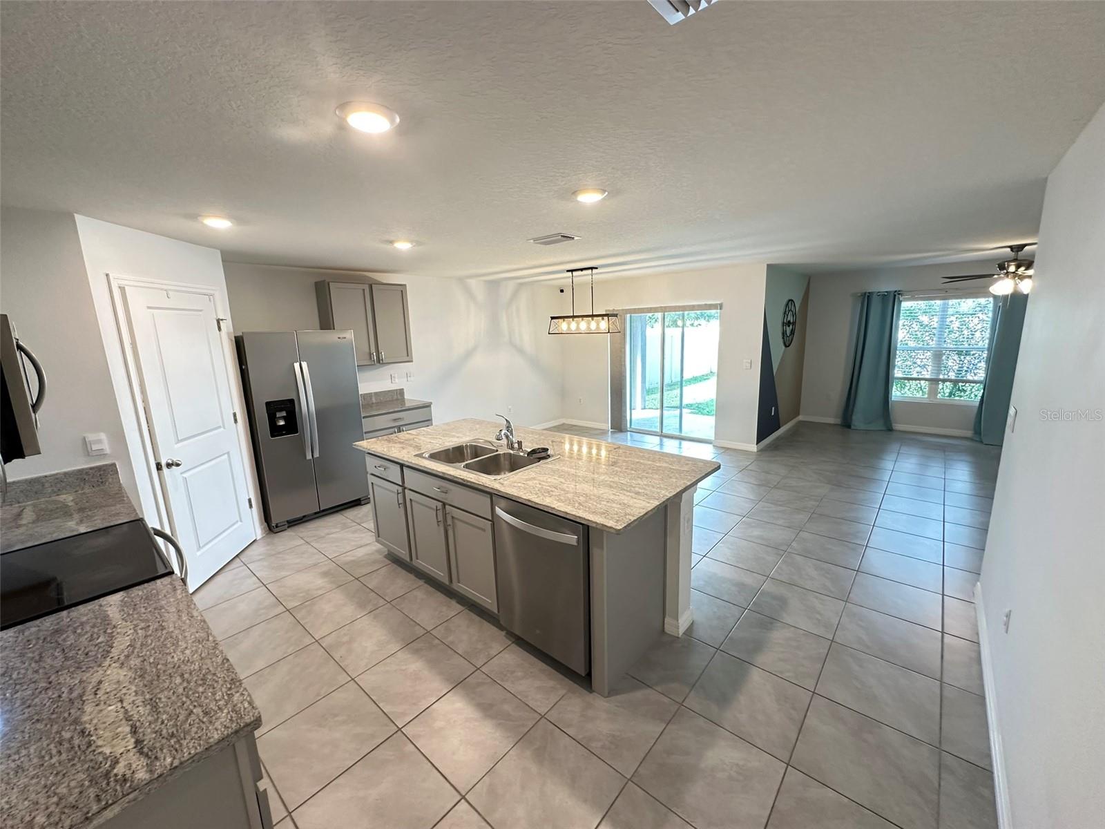 TRIUMPH SOUTH PH 1 - Residential