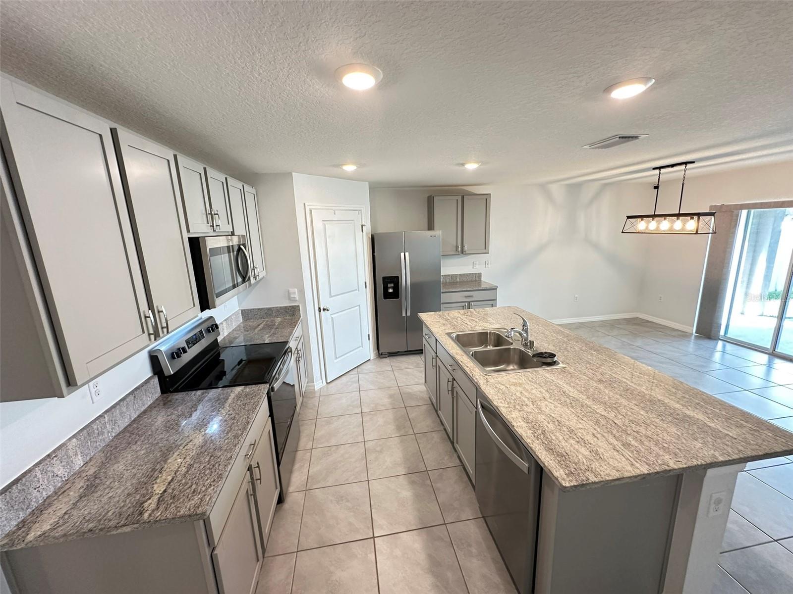 TRIUMPH SOUTH PH 1 - Residential