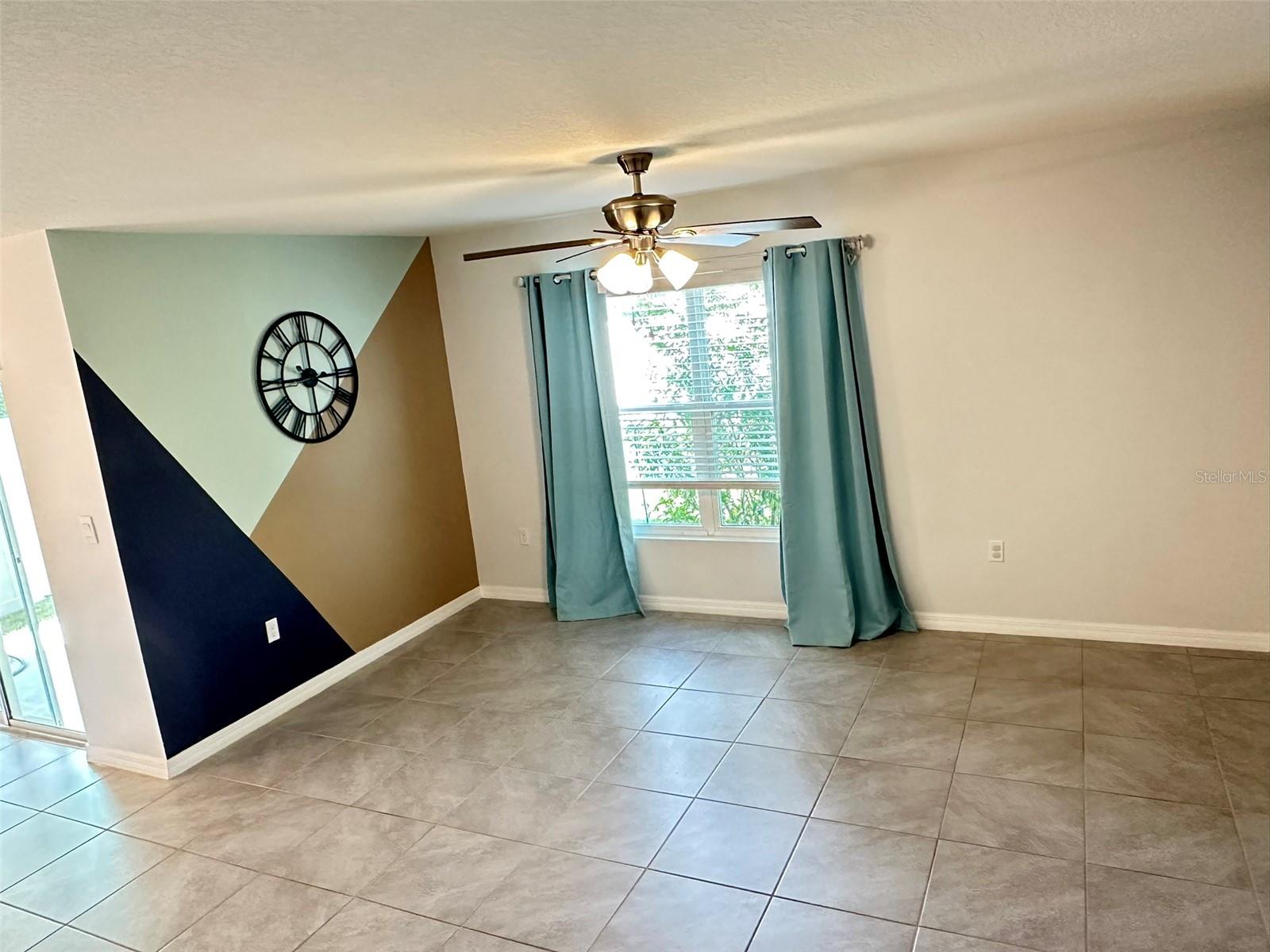 TRIUMPH SOUTH PH 1 - Residential