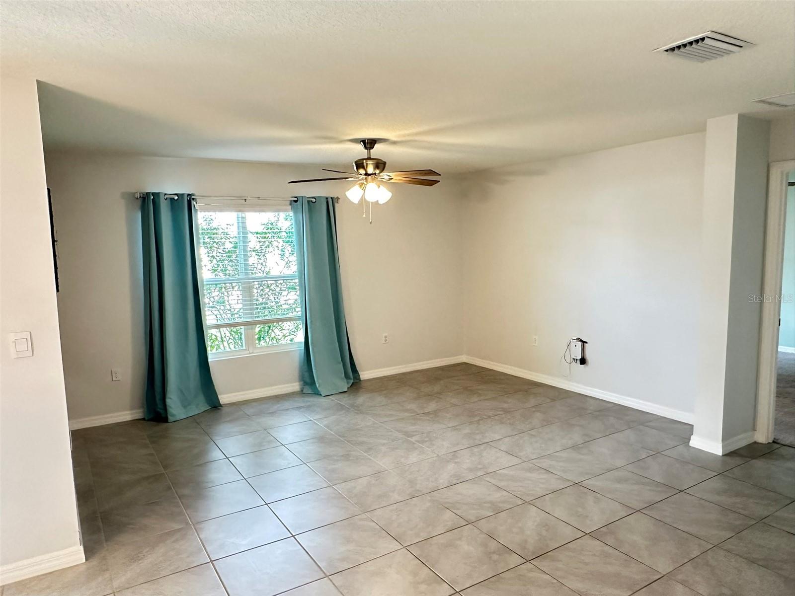 TRIUMPH SOUTH PH 1 - Residential