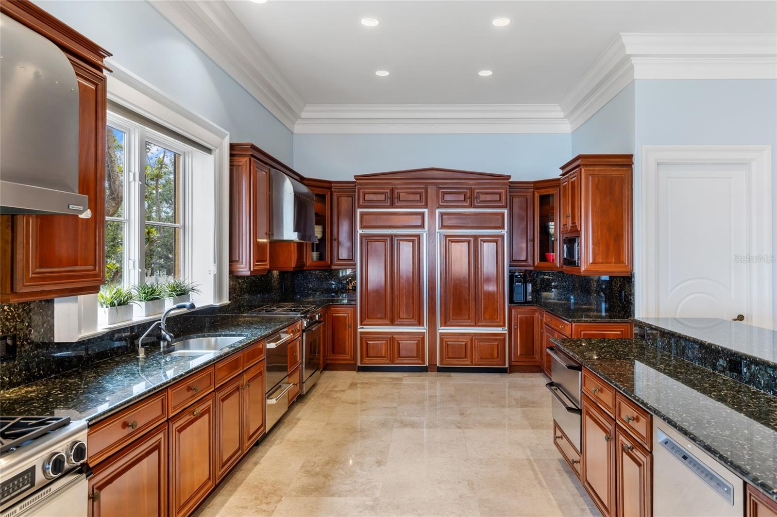 SAPPHIRE SHORES - Residential