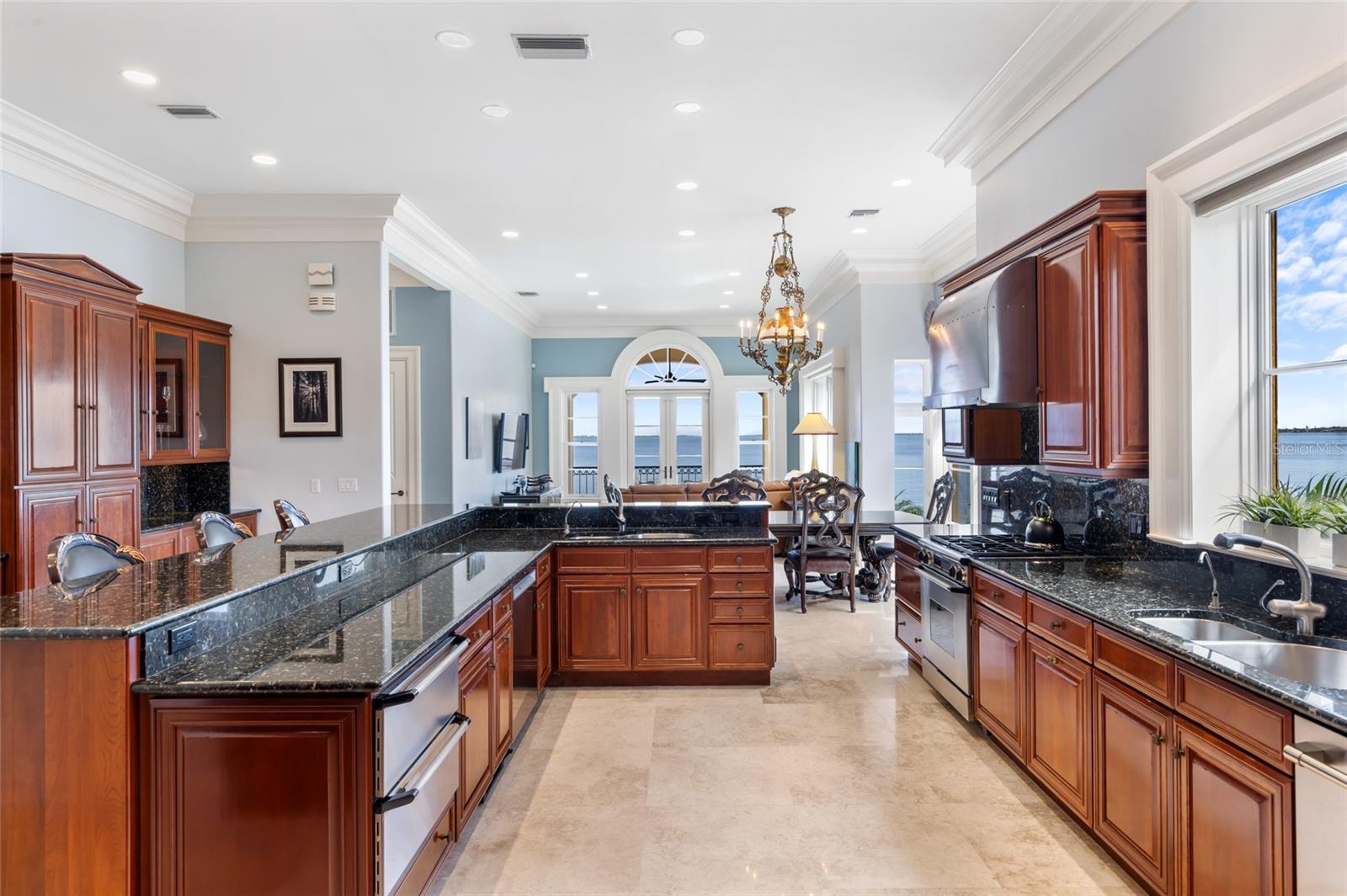 SAPPHIRE SHORES - Residential