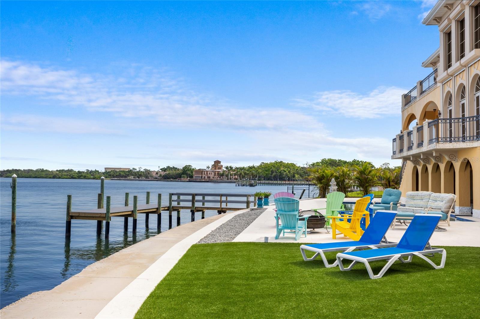 SAPPHIRE SHORES - Residential
