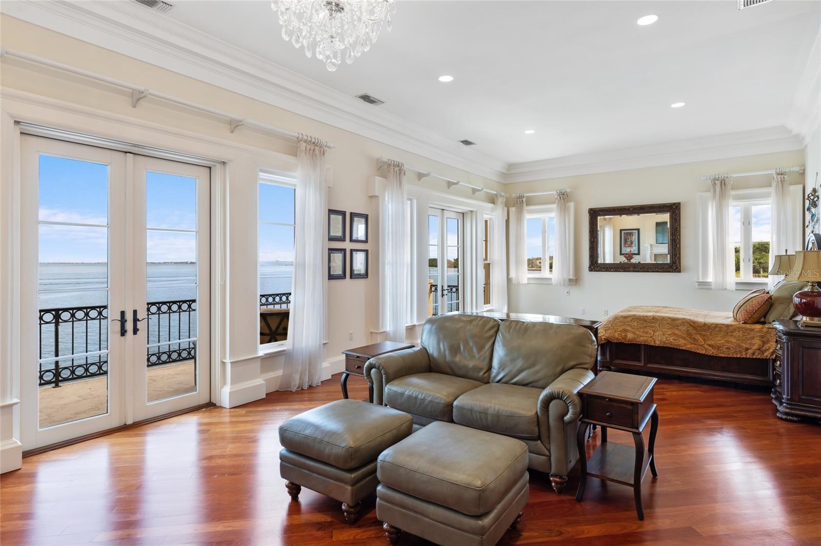 SAPPHIRE SHORES - Residential