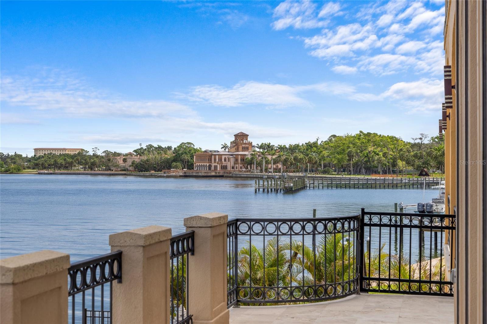 SAPPHIRE SHORES - Residential