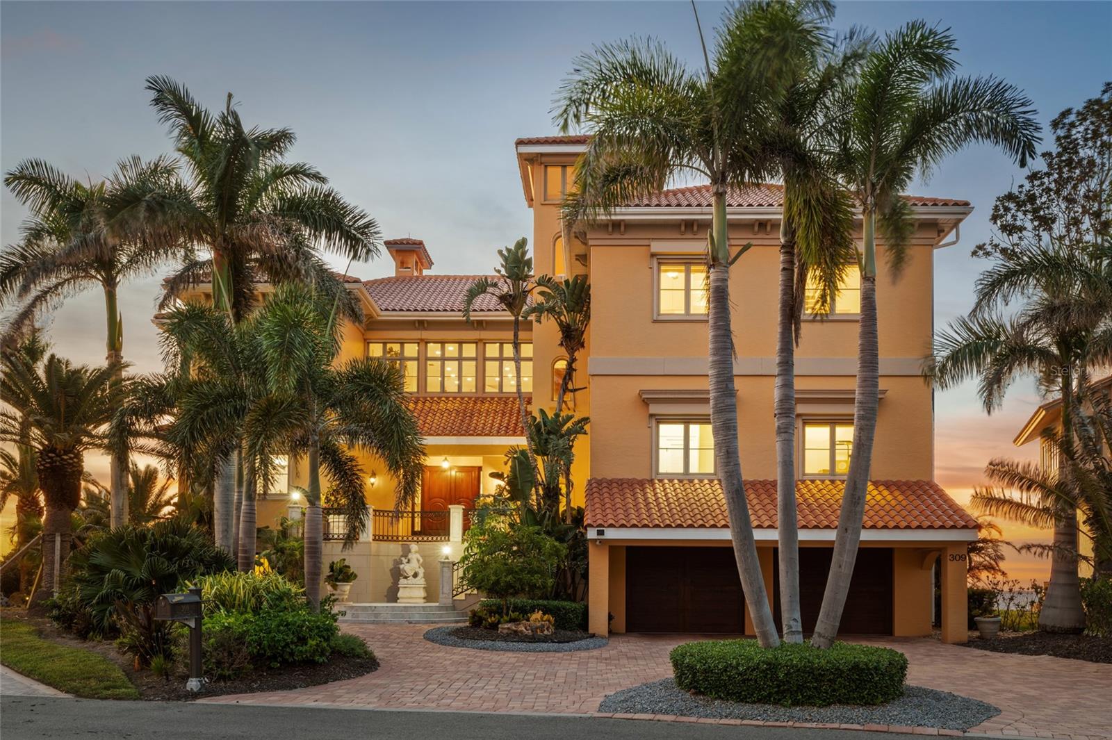 SAPPHIRE SHORES - Residential