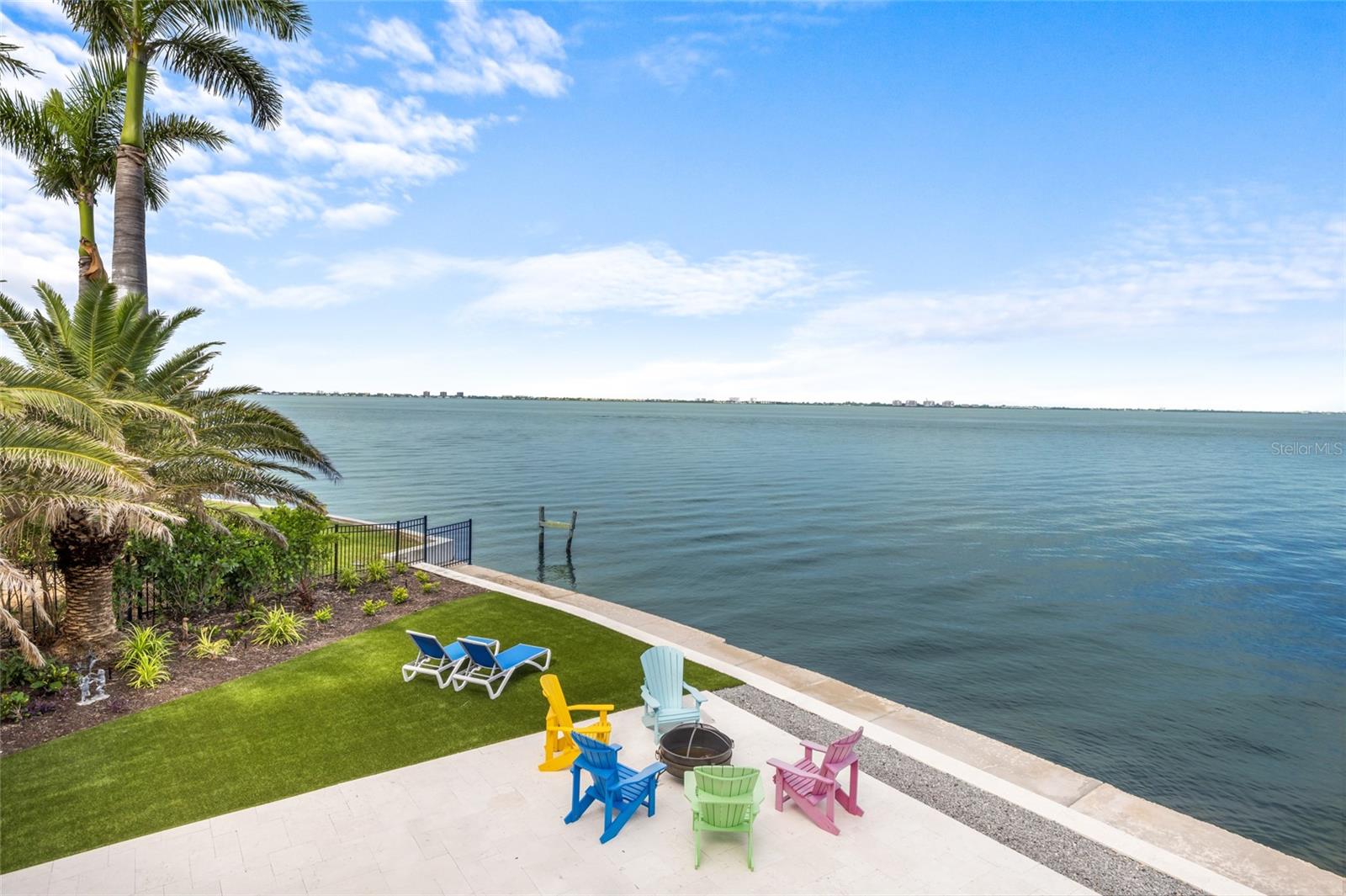 SAPPHIRE SHORES - Residential