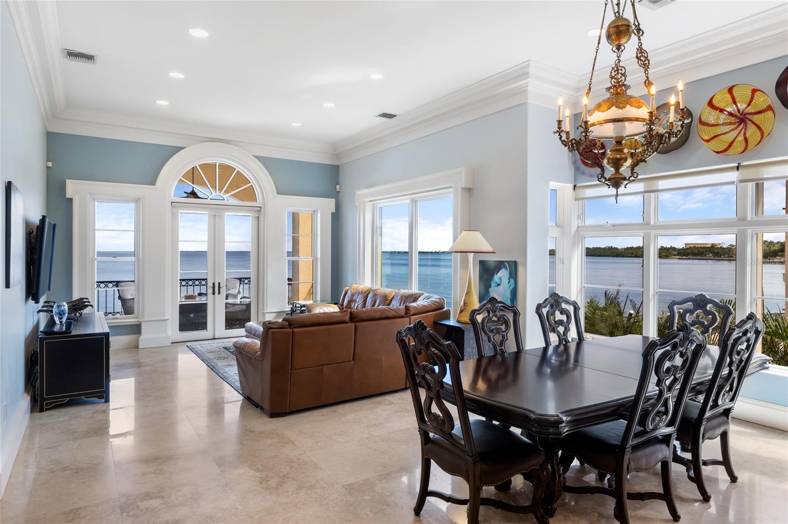 SAPPHIRE SHORES - Residential