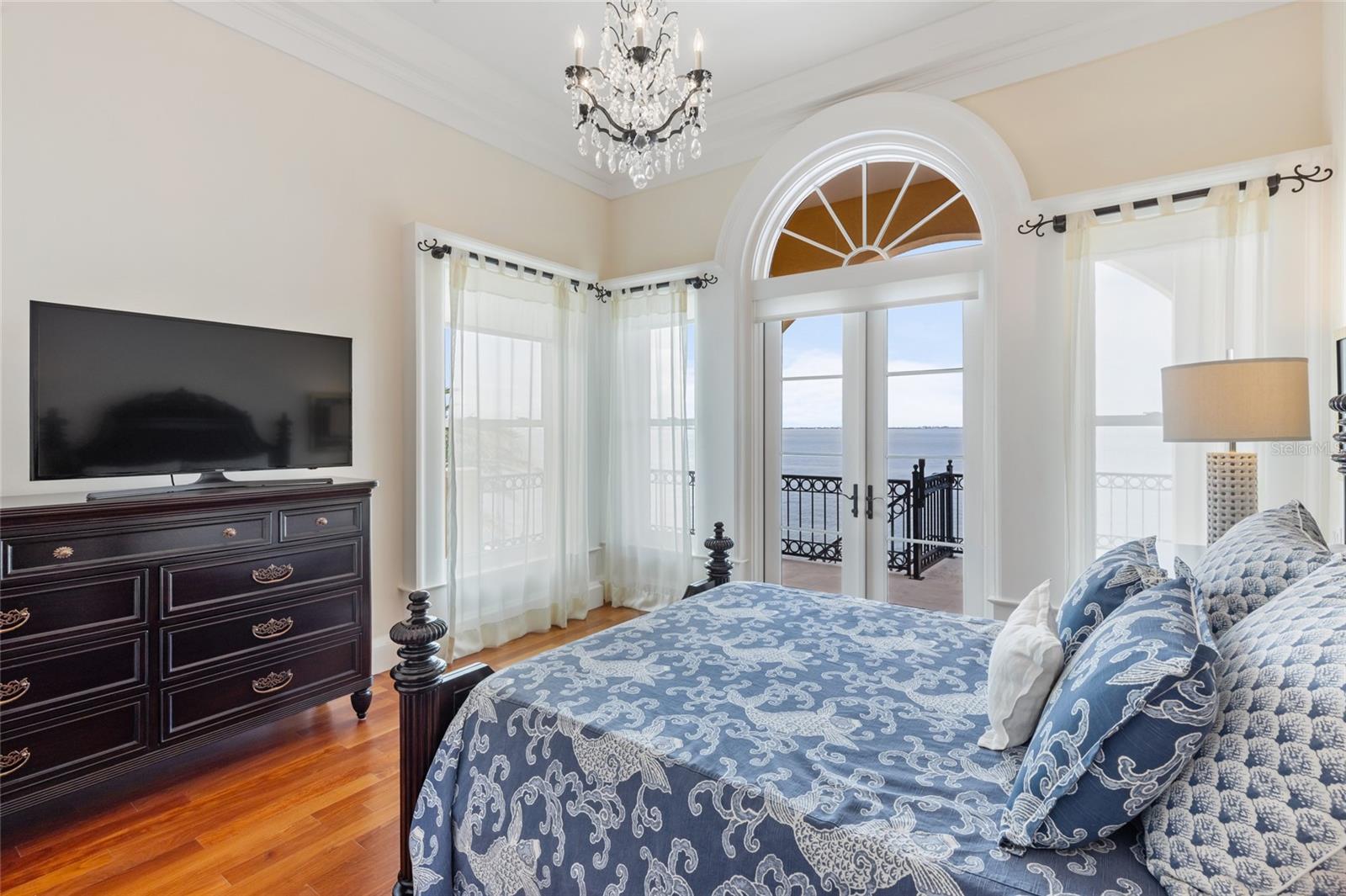 SAPPHIRE SHORES - Residential