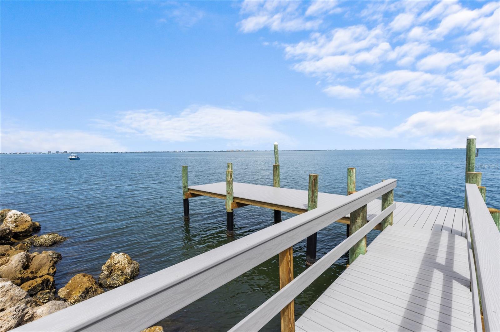 SAPPHIRE SHORES - Residential