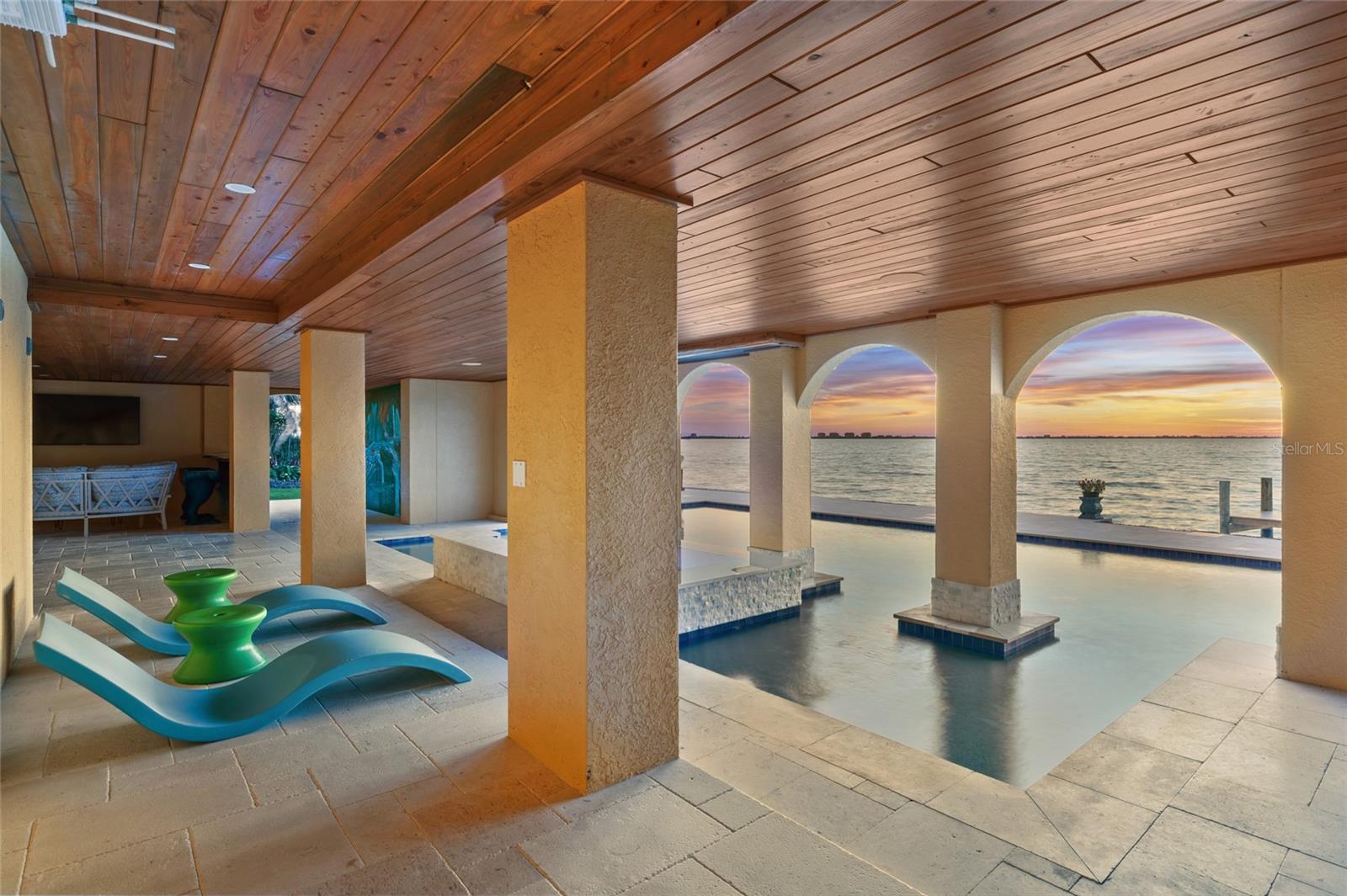 SAPPHIRE SHORES - Residential