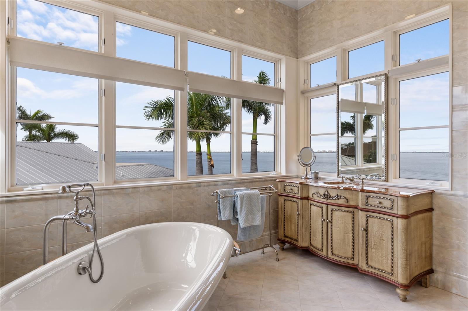 SAPPHIRE SHORES - Residential