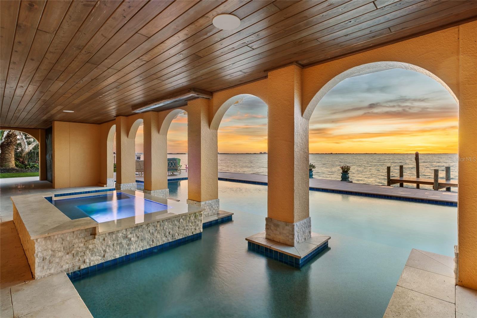 SAPPHIRE SHORES - Residential