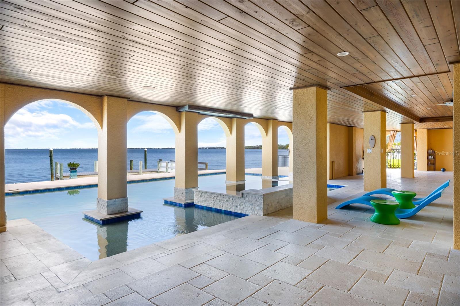 SAPPHIRE SHORES - Residential