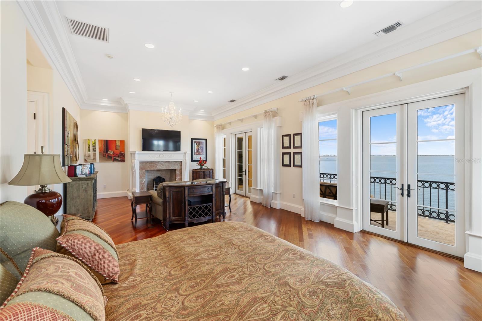 SAPPHIRE SHORES - Residential