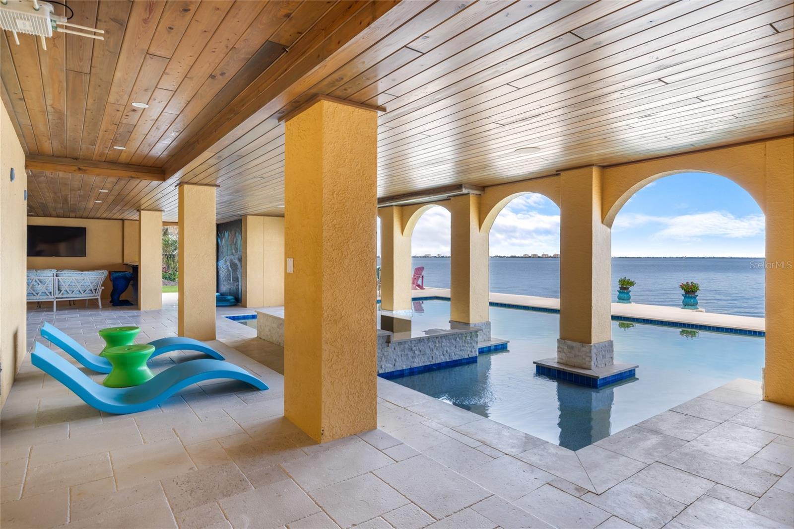 SAPPHIRE SHORES - Residential
