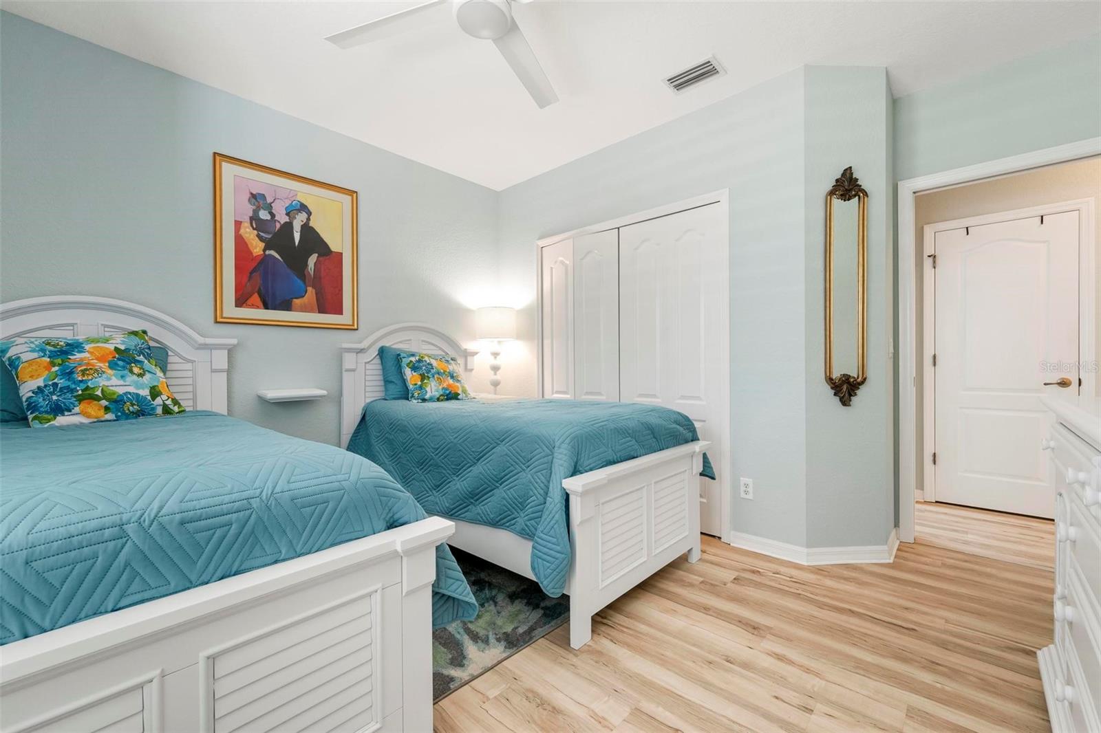 VISTA DEL LAGO - Residential