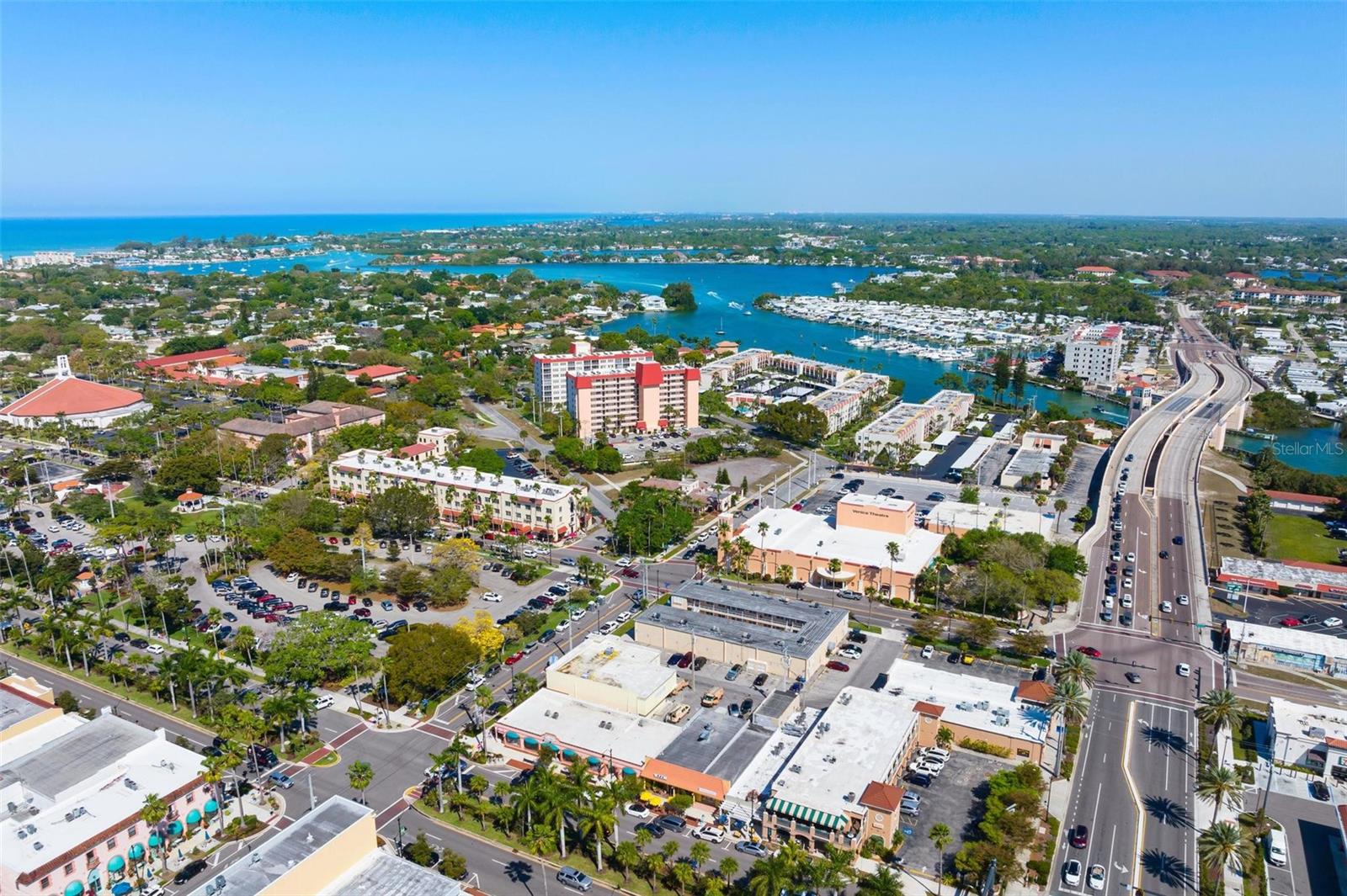 VISTA DEL LAGO - Residential