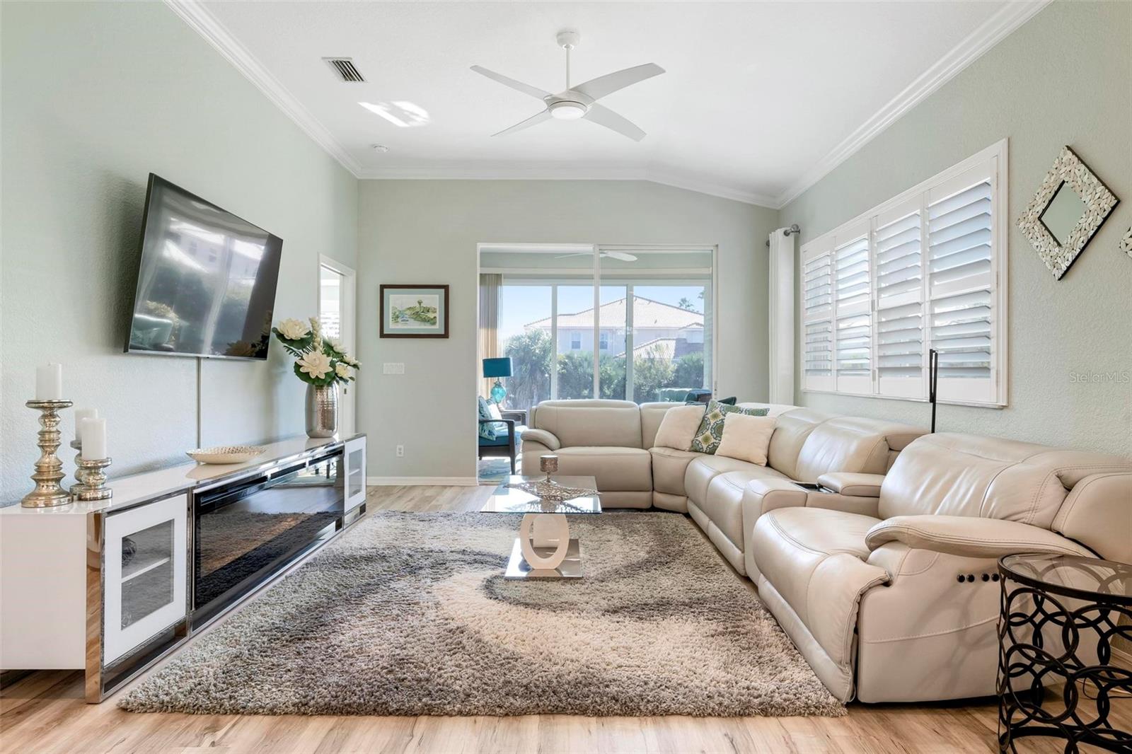 VISTA DEL LAGO - Residential