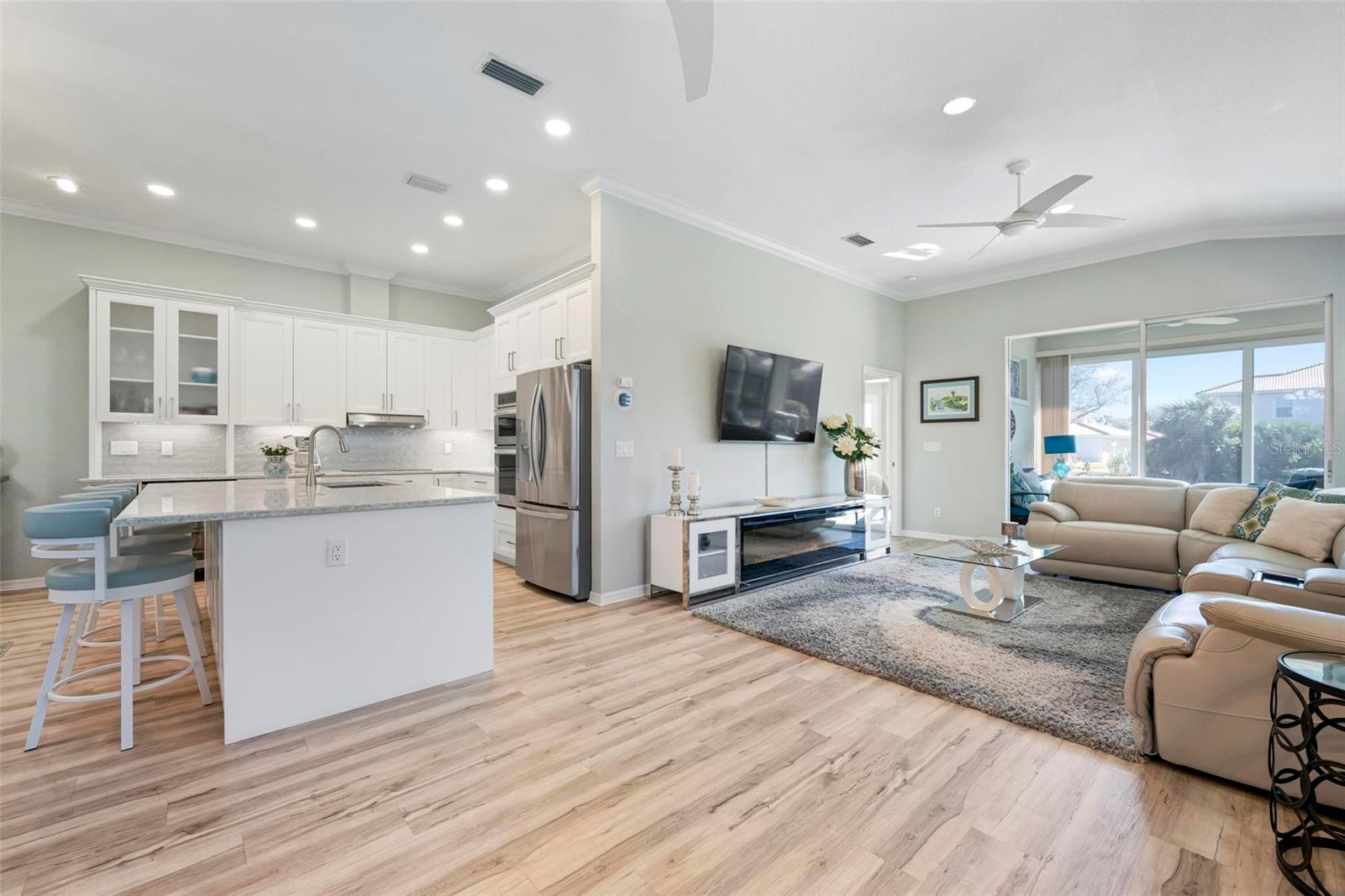 VISTA DEL LAGO - Residential