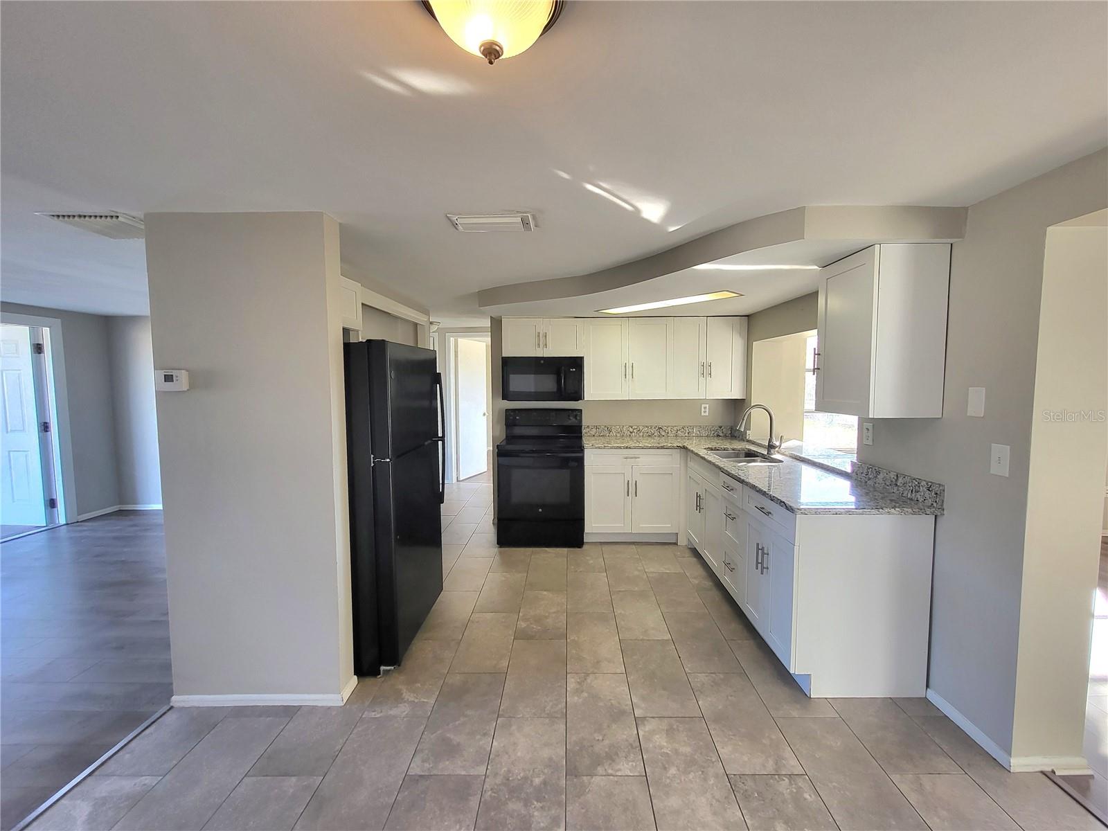 BEACON SQUARE - Residential Lease