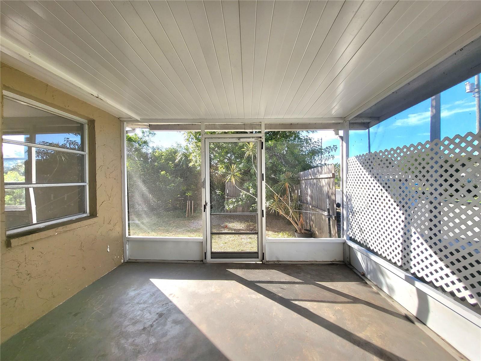 BEACON SQUARE - Residential Lease