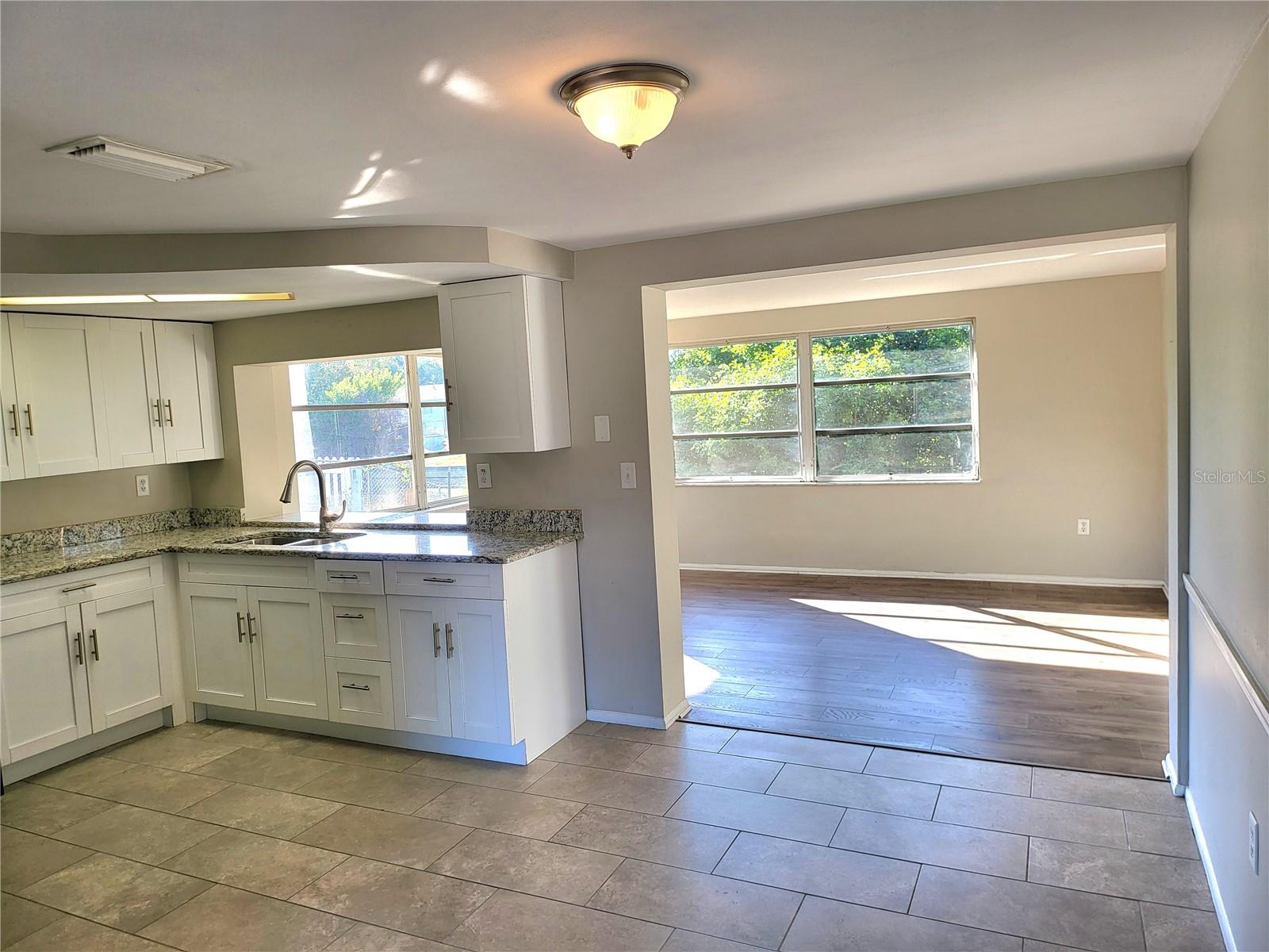 BEACON SQUARE - Residential Lease