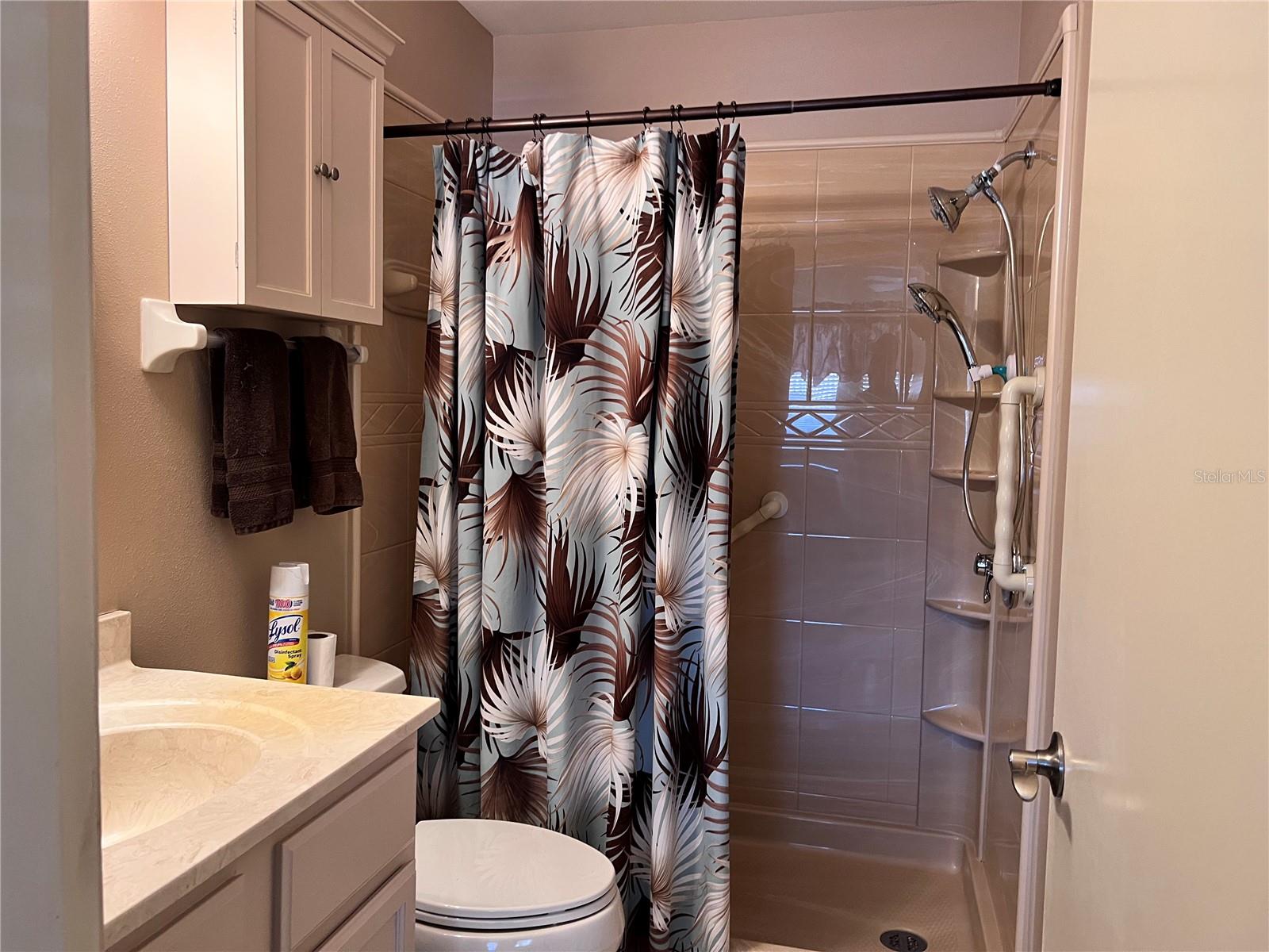 VILLAGE LAKE - Residential