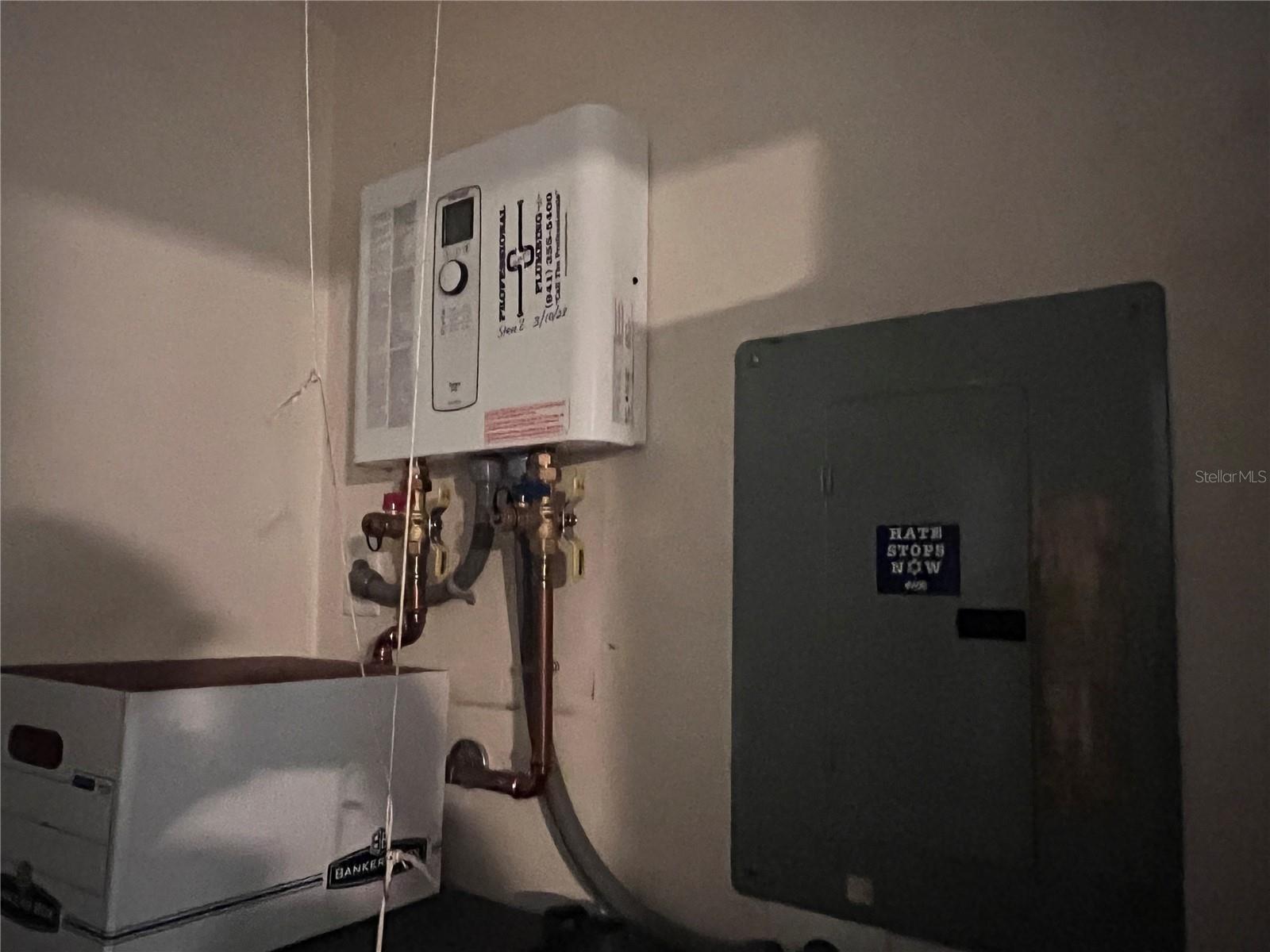 VILLAGE LAKE - Residential