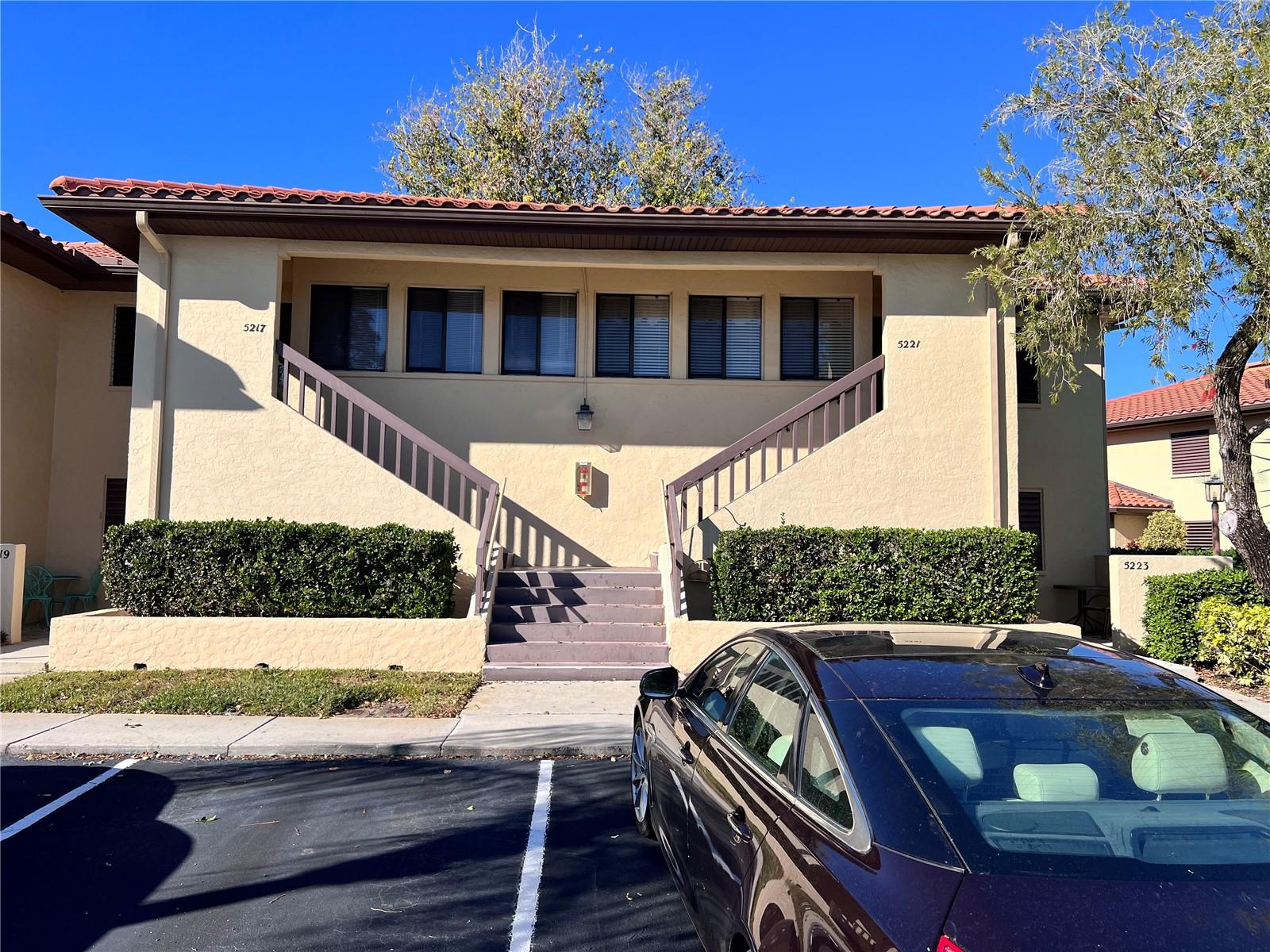 VILLAGE LAKE - Residential