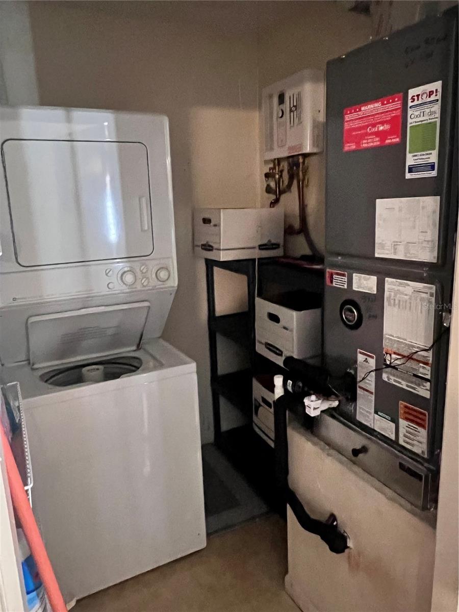 VILLAGE LAKE - Residential