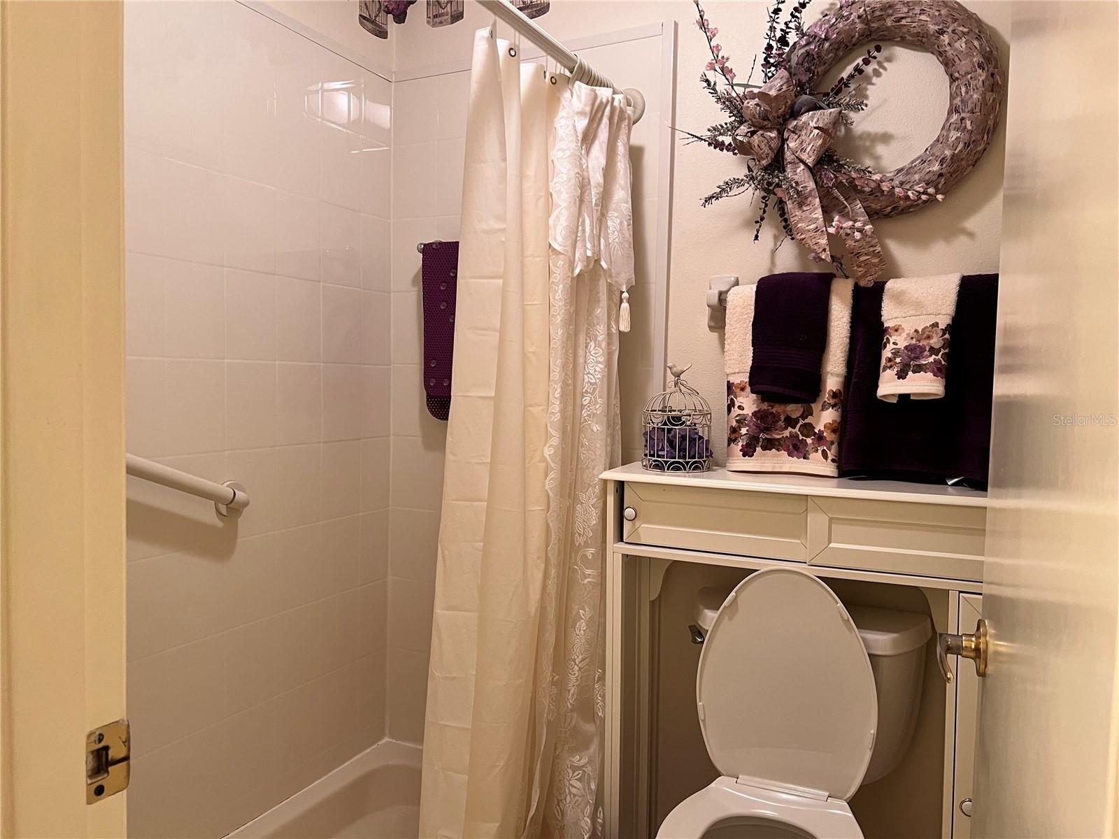 VILLAGE LAKE - Residential