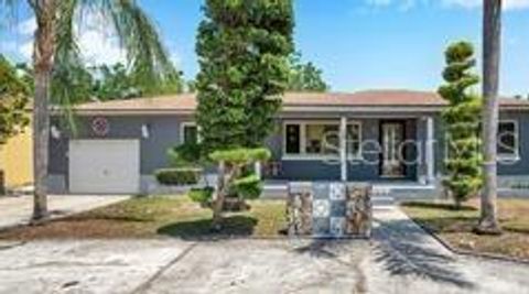 Photo of 936 Alcazar Way S, St Petersburg, FL 33705 (MLS # A4667618)