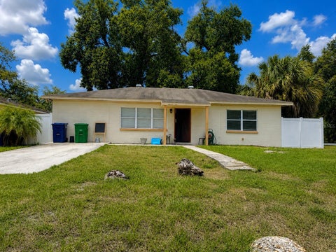 Property photo of 712 N Castle Court, Tampa, FL 33612