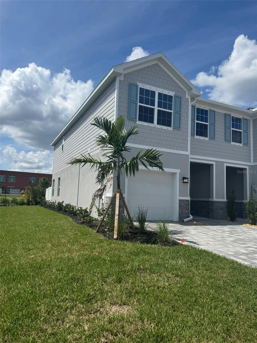 AMBER CREEK AT LAKEWOOD RANCH - Residential Lease